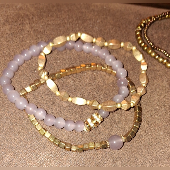 Lot of beaded bracelets stretchy goldtone lilac brushed polished metal acrylic - Picture 5 of 9